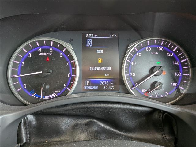 スカイライン ３５０ＧＴ　ＦＯＵＲ　ハイブリッド　禁煙車／４ＷＤ／純正ナビ／アラウンドビューモニター／クルーズコントロール／シートヒーター／パワーシート／シートメモリ／ＥＴＣ／純正１７インチＡＷ／プッシュスタート／スマートキー（7枚目）