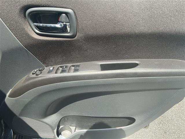 デリカＤ：２ Ｓ　禁煙車／フリップダウンモニター／社外ナビ／バックカメラ／フルセグ／Ｂｌｕｅｔｏｏｔｈ／両側パワースライドドア／ＨＩＤヘッドライト／フォグライト／スマートキー／スペアキー（31枚目）