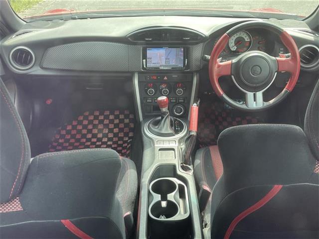 ８６ ＧＴ　禁煙車　モデリスタエアロ　社外７型ナビ　Ｂｌｕｅｔｏｏｔｈ接続　ＣＤ　バックカメラ　ドライブレコーダー　パドルシフト　ＥＴＣ　カーテンエアバック　純正アルミホイール　プッシュスタート　スマートキー（4枚目）