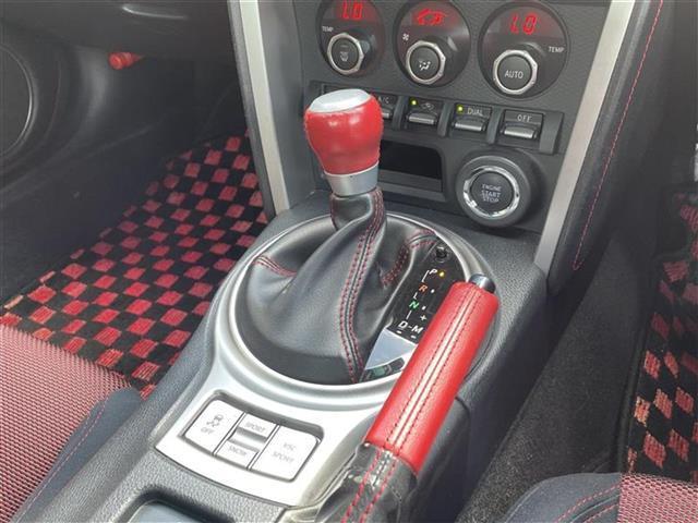 ８６ ＧＴ　禁煙車　モデリスタエアロ　社外７型ナビ　Ｂｌｕｅｔｏｏｔｈ接続　ＣＤ　バックカメラ　ドライブレコーダー　パドルシフト　ＥＴＣ　カーテンエアバック　純正アルミホイール　プッシュスタート　スマートキー（11枚目）