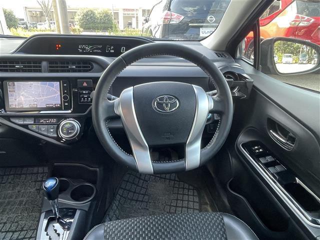 アクア X-アーバン 禁煙車/純正ナビ/バックカメラ/フルセグ/Bluetooth/ETC/ハーフレザーシート/シートヒーター/スマートキー/スペアキー/アイドリングストップ/純正アルミホイール/プッシュボタンスタート(5枚目)