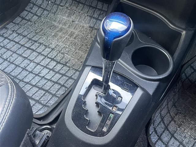 アクア X-アーバン 禁煙車/純正ナビ/バックカメラ/フルセグ/Bluetooth/ETC/ハーフレザーシート/シートヒーター/スマートキー/スペアキー/アイドリングストップ/純正アルミホイール/プッシュボタンスタート(15枚目)