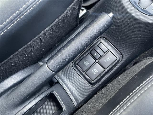 アクア X-アーバン 禁煙車/純正ナビ/バックカメラ/フルセグ/Bluetooth/ETC/ハーフレザーシート/シートヒーター/スマートキー/スペアキー/アイドリングストップ/純正アルミホイール/プッシュボタンスタート(16枚目)