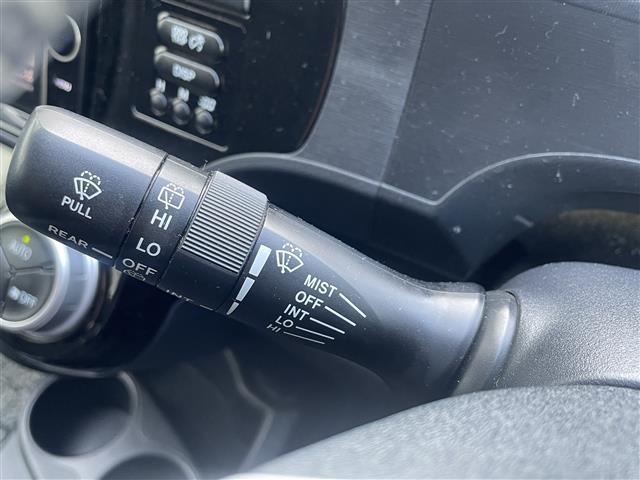 アクア X-アーバン 禁煙車/純正ナビ/バックカメラ/フルセグ/Bluetooth/ETC/ハーフレザーシート/シートヒーター/スマートキー/スペアキー/アイドリングストップ/純正アルミホイール/プッシュボタンスタート(17枚目)