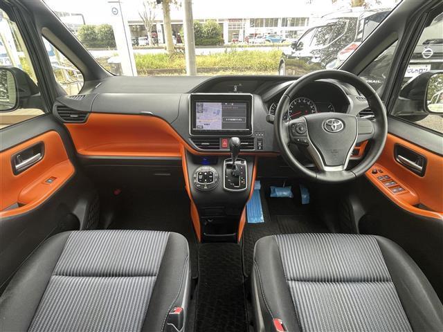 ヴォクシー ＺＳ　禁煙車／純正ナビ／バックカメラ／フルセグ／Ｂｌｕｅｔｏｏｔｈ／ＥＴＣ／片側パワースライドドア／スマートキー／ＬＥＤヘッドライト／フォグライト／オートライト／純正アルミホイール／プッシュボタンスタート（4枚目）