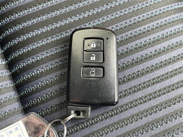 ヴォクシー ＺＳ　禁煙車／純正ナビ／バックカメラ／フルセグ／Ｂｌｕｅｔｏｏｔｈ／ＥＴＣ／片側パワースライドドア／スマートキー／ＬＥＤヘッドライト／フォグライト／オートライト／純正アルミホイール／プッシュボタンスタート（17枚目）