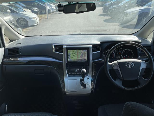 アルファード 240S Cパッケージ 禁煙車/8インチナビ/バックカメラ/フルセグ/Bluetooth/DVD/ビルトインETC/パワーシート/クルーズコントロール/プッシュスタート/スマートキー/フリップダウンモニター(4枚目)