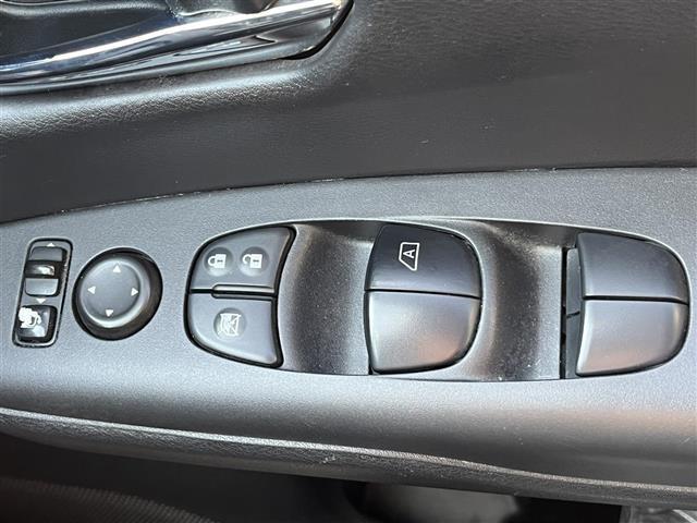 セレナ ハイウェイスター 禁煙車 純正SDナビ アラウンドビューモニター Bluetooth接続 CD/DVD ETC 両側パワースライドドア コーナーセンサー プッシュスタート サンシェード クルーズコントロール(18枚目)