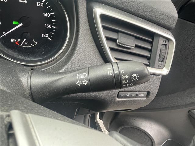 エクストレイル ２０ＸブラクエクストリーマＸエマージェンシブレーキＰ　純正ナビ／アラウンドビューモニター／フルセグ／ＥＴＣ／Ｂｌｕｅｔｏｏｔｈ／ＬＥＤヘッドライト／オートライト／フォグライト／ルーフレール／純正アルミホイール／スマートキー／クルーズコントロール（11枚目）