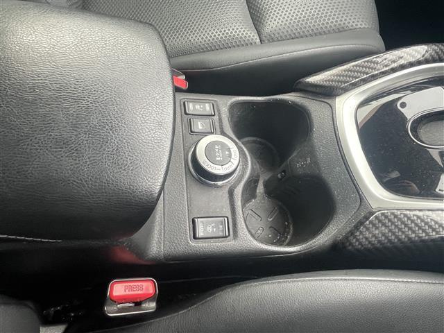 エクストレイル ２０ＸブラクエクストリーマＸエマージェンシブレーキＰ　純正ナビ／アラウンドビューモニター／フルセグ／ＥＴＣ／Ｂｌｕｅｔｏｏｔｈ／ＬＥＤヘッドライト／オートライト／フォグライト／ルーフレール／純正アルミホイール／スマートキー／クルーズコントロール（15枚目）