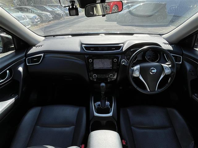 エクストレイル 20XtブラックエクストリーマXエマジェンシブレキP 禁煙車/純正ナビ/アラウンドビューモニター/TV/ビルトインETC/ルーフレール/4WD/スマートキー/スペアキー/クルーズコントロール/ハーフレザーシート/シートヒーター/パワーバックドア(4枚目)