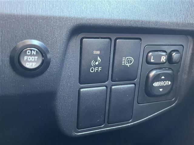 プリウス Sツーリングセレクション 禁煙車/純正ナビ/バックカメラ/フルセグ/DVD再生/モデリスタエアロ/スマートキー/スペアキー/ビルトインETC/オートライト/フォグライト/プッシュボタンスタート/アイドリングストップ(10枚目)