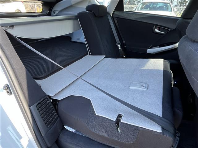 プリウス Sツーリングセレクション 禁煙車/純正ナビ/バックカメラ/フルセグ/DVD再生/モデリスタエアロ/スマートキー/スペアキー/ビルトインETC/オートライト/フォグライト/プッシュボタンスタート/アイドリングストップ(33枚目)