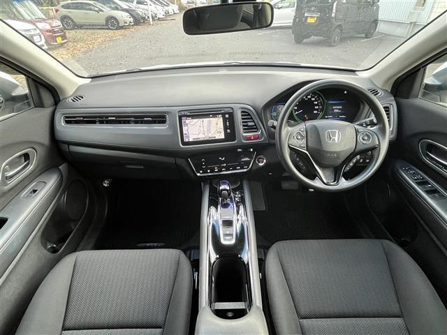 ヴェゼル ハイブリッド 禁煙車/純正ナビ/フルセグTV/Bluetooth/CD/DVD/バックカメラ/クルーズコントロール/プッシュスタート/スマートキー/ウィンカーミラー/ブレーキホールド/パドルシフト(4枚目)