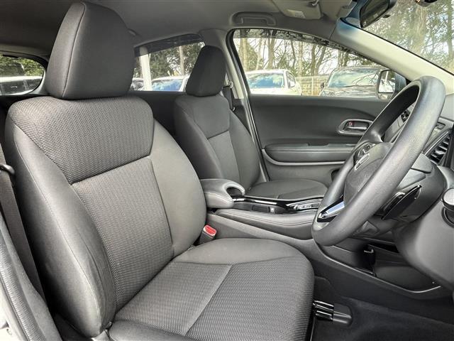 ヴェゼル ハイブリッド 禁煙車/純正ナビ/フルセグTV/Bluetooth/CD/DVD/バックカメラ/クルーズコントロール/プッシュスタート/スマートキー/ウィンカーミラー/ブレーキホールド/パドルシフト(29枚目)