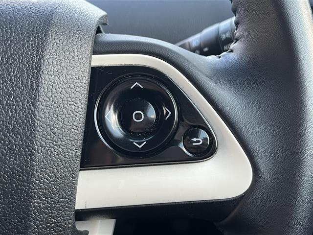プリウス Ｓ　禁煙車　純正ナビ　バックカメラ　Ｂｌｕｅｔｏｏｔｈ接続　フルセグＴＶ　ＬＥＤライト　ＥＴＣ２．０　スマートキー　プッシュスタート　純正アルミホイール（10枚目）