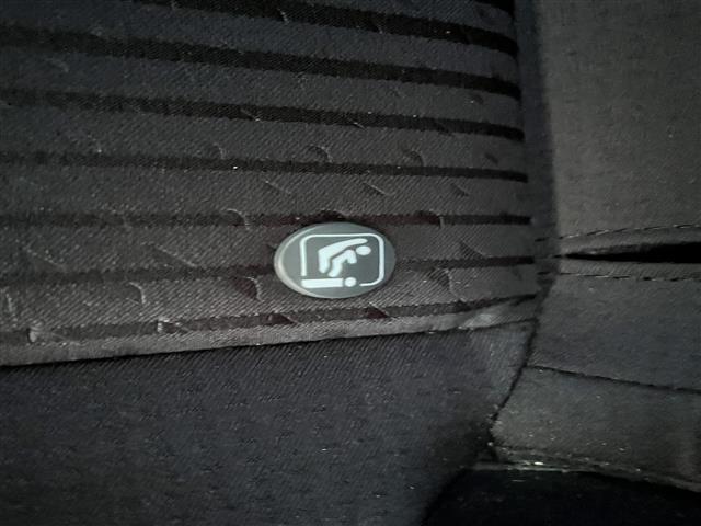 プリウス Ｓ　禁煙車　純正ナビ　バックカメラ　Ｂｌｕｅｔｏｏｔｈ接続　フルセグＴＶ　ＬＥＤライト　ＥＴＣ２．０　スマートキー　プッシュスタート　純正アルミホイール（21枚目）