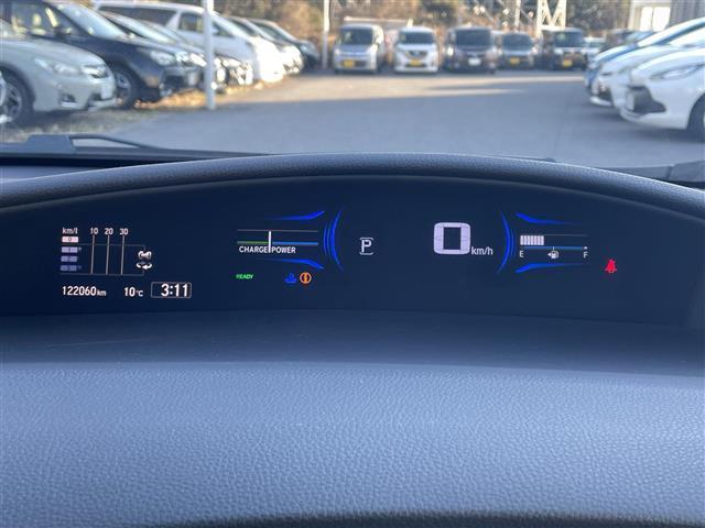 ジェイド ハイブリッドＸ　禁煙車　純正ナビ　ＣＤ　Ｂｌｕｅｔｏｏｔｈ接続　バックカメラ　コンフォートビューパッケージ　社外デジタルインナーミラー　ＬＥＤヘッドライト　スマートキー　プッシュスタート　ＥＴＣ　シートヒーター（8枚目）