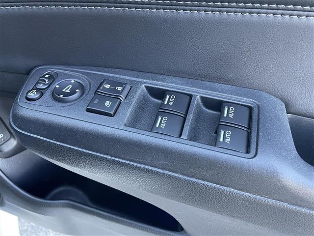 ジェイド ハイブリッドＸ　禁煙車　純正ナビ　ＣＤ　Ｂｌｕｅｔｏｏｔｈ接続　バックカメラ　コンフォートビューパッケージ　社外デジタルインナーミラー　ＬＥＤヘッドライト　スマートキー　プッシュスタート　ＥＴＣ　シートヒーター（22枚目）