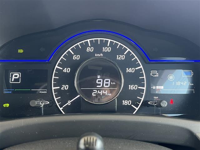 ノート ｅ－パワー　Ｘ　ブラックアロー　禁煙車／純正ナビ／バックカメラ／フルセグ／Ｂｌｕｅｔｏｏｔｈ／ＥＴＣ／ＬＥＤヘッドライト／オートライト／フォグライト／スマートキー／純正アルミホイール／クルーズコントロール／衝突軽減ブレーキ（2枚目）