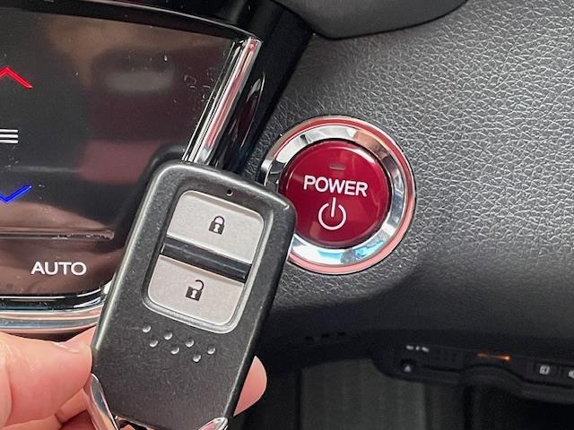 ヴェゼル ハイブリッドＸ　ルーフレール　純正ナビ　衝突軽減　バックカメラ　ビルトインＥＴＣ　前方ドライブレコーダー　横滑り防止装置　クルーズコントロール　ＬＥＤヘッドライト　オートライト　プッシュスタート　スマートキー（4枚目）