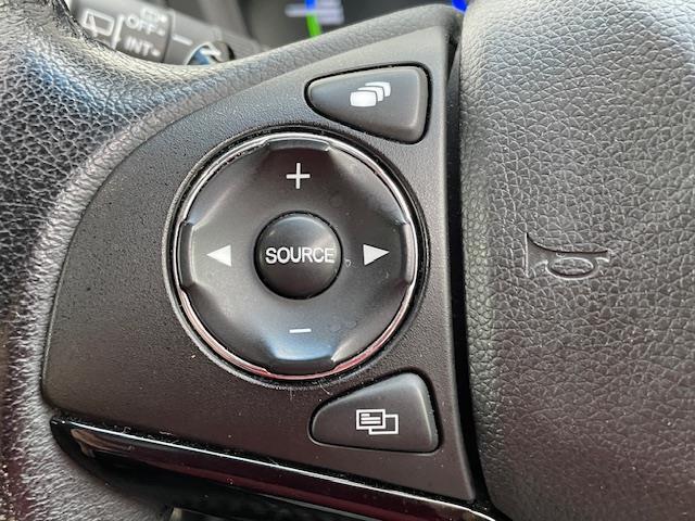 ヴェゼル ハイブリッドＸ　ルーフレール　純正ナビ　衝突軽減　バックカメラ　ビルトインＥＴＣ　前方ドライブレコーダー　横滑り防止装置　クルーズコントロール　ＬＥＤヘッドライト　オートライト　プッシュスタート　スマートキー（7枚目）