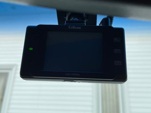 ステップワゴンスパーダ Z ナビ フルセグ バックカメラ ETC 前後ドライブレコーダー 両側パワースライドドア 横滑り防止システム パドルシフト HIDヘッドライト オートライト フォグランプ ドアバイザー CD/DVD再生(3枚目)