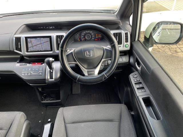 ステップワゴンスパーダ Z ナビ フルセグ バックカメラ ETC 前後ドライブレコーダー 両側パワースライドドア 横滑り防止システム パドルシフト HIDヘッドライト オートライト フォグランプ ドアバイザー CD/DVD再生(5枚目)