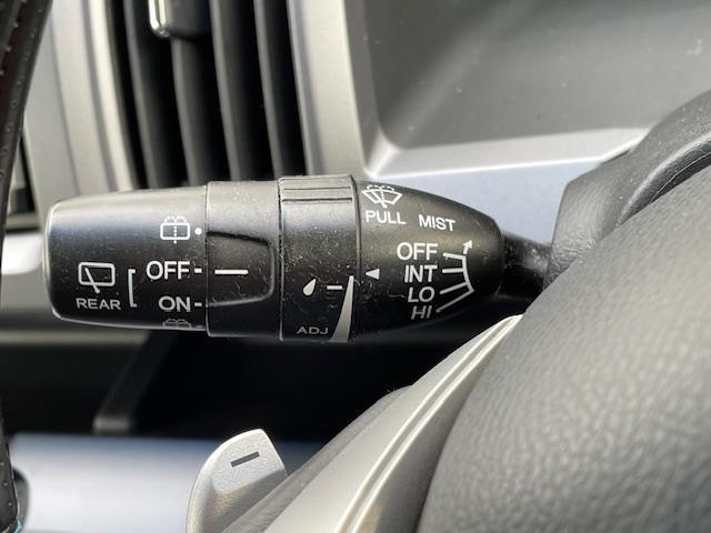 ステップワゴンスパーダ Z ナビ フルセグ バックカメラ ETC 前後ドライブレコーダー 両側パワースライドドア 横滑り防止システム パドルシフト HIDヘッドライト オートライト フォグランプ ドアバイザー CD/DVD再生(6枚目)