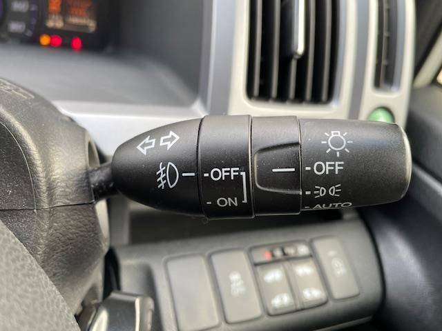 ステップワゴンスパーダ Z ナビ フルセグ バックカメラ ETC 前後ドライブレコーダー 両側パワースライドドア 横滑り防止システム パドルシフト HIDヘッドライト オートライト フォグランプ ドアバイザー CD/DVD再生(9枚目)