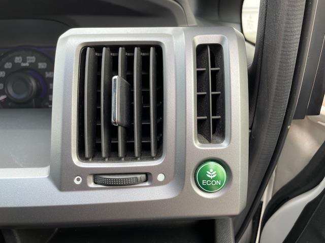 ステップワゴンスパーダ Z ナビ フルセグ バックカメラ ETC 前後ドライブレコーダー 両側パワースライドドア 横滑り防止システム パドルシフト HIDヘッドライト オートライト フォグランプ ドアバイザー CD/DVD再生(12枚目)