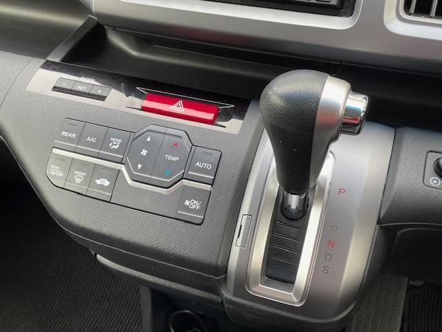 ステップワゴンスパーダ Z ナビ フルセグ バックカメラ ETC 前後ドライブレコーダー 両側パワースライドドア 横滑り防止システム パドルシフト HIDヘッドライト オートライト フォグランプ ドアバイザー CD/DVD再生(15枚目)