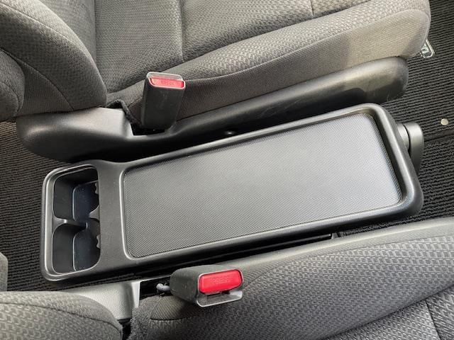 ステップワゴンスパーダ Z ナビ フルセグ バックカメラ ETC 前後ドライブレコーダー 両側パワースライドドア 横滑り防止システム パドルシフト HIDヘッドライト オートライト フォグランプ ドアバイザー CD/DVD再生(17枚目)