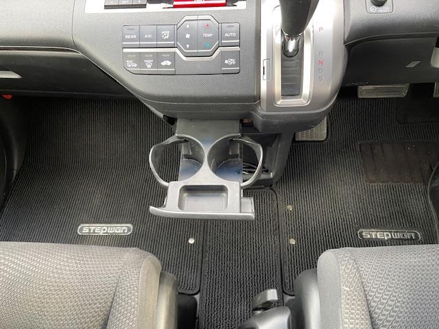 ステップワゴンスパーダ Z ナビ フルセグ バックカメラ ETC 前後ドライブレコーダー 両側パワースライドドア 横滑り防止システム パドルシフト HIDヘッドライト オートライト フォグランプ ドアバイザー CD/DVD再生(18枚目)