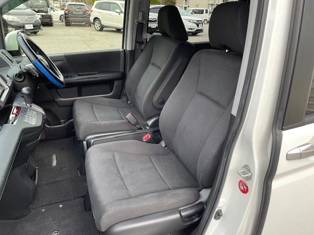 ステップワゴンスパーダ Z ナビ フルセグ バックカメラ ETC 前後ドライブレコーダー 両側パワースライドドア 横滑り防止システム パドルシフト HIDヘッドライト オートライト フォグランプ ドアバイザー CD/DVD再生(22枚目)