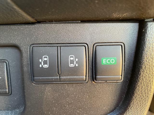 セレナ ハイウェイスターＳ－ＨＶアドバンスドセーフティパック　フリップダウンモニター　純正ナビ　両側パワースライドドア　衝突被害軽減システム　全周囲カメラ　横滑り防止　レーンキープアシスト　クルーズコントロール　コーナーセンサー　ＥＴＣ　レザー調シートカバー（4枚目）