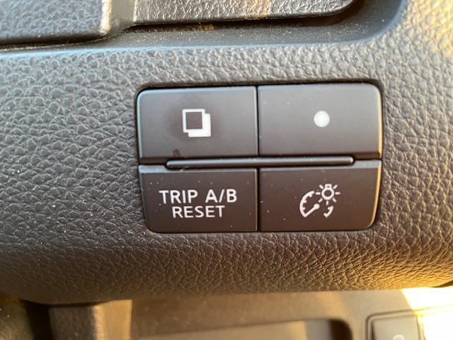 セレナ ハイウェイスターＳ－ＨＶアドバンスドセーフティパック　フリップダウンモニター　純正ナビ　両側パワースライドドア　衝突被害軽減システム　全周囲カメラ　横滑り防止　レーンキープアシスト　クルーズコントロール　コーナーセンサー　ＥＴＣ　レザー調シートカバー（13枚目）