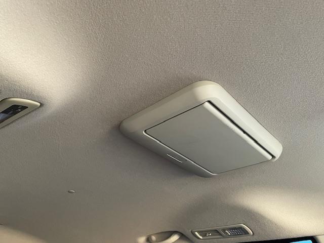 セレナ ハイウェイスターＳ－ＨＶアドバンスドセーフティパック　フリップダウンモニター　純正ナビ　両側パワースライドドア　衝突被害軽減システム　全周囲カメラ　横滑り防止　レーンキープアシスト　クルーズコントロール　コーナーセンサー　ＥＴＣ　レザー調シートカバー（19枚目）