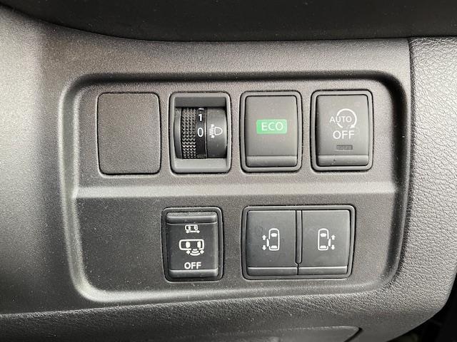 セレナ ハイウェイスター　純正ナビ　アラウンドビューモニター　パーキングアシスト　エマージェンシーブレーキ　コーナーセンサー　クルーズコントロール　横滑り防止　両側パワースライドドア　前席シートヒーター　スマートキー（3枚目）