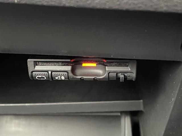 セレナ ハイウェイスター　純正ナビ　アラウンドビューモニター　パーキングアシスト　エマージェンシーブレーキ　コーナーセンサー　クルーズコントロール　横滑り防止　両側パワースライドドア　前席シートヒーター　スマートキー（4枚目）