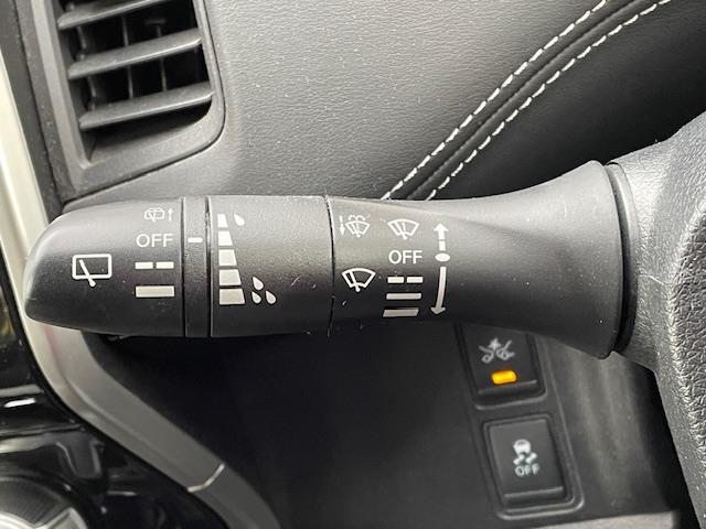 セレナ ハイウェイスター　純正ナビ　アラウンドビューモニター　パーキングアシスト　エマージェンシーブレーキ　コーナーセンサー　クルーズコントロール　横滑り防止　両側パワースライドドア　前席シートヒーター　スマートキー（6枚目）