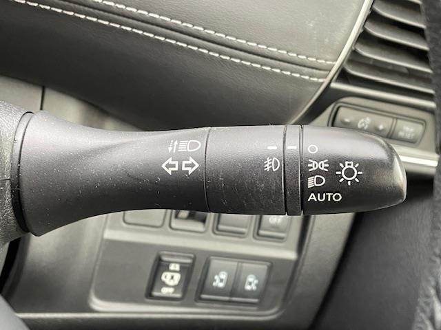 セレナ ハイウェイスター　純正ナビ　アラウンドビューモニター　パーキングアシスト　エマージェンシーブレーキ　コーナーセンサー　クルーズコントロール　横滑り防止　両側パワースライドドア　前席シートヒーター　スマートキー（10枚目）