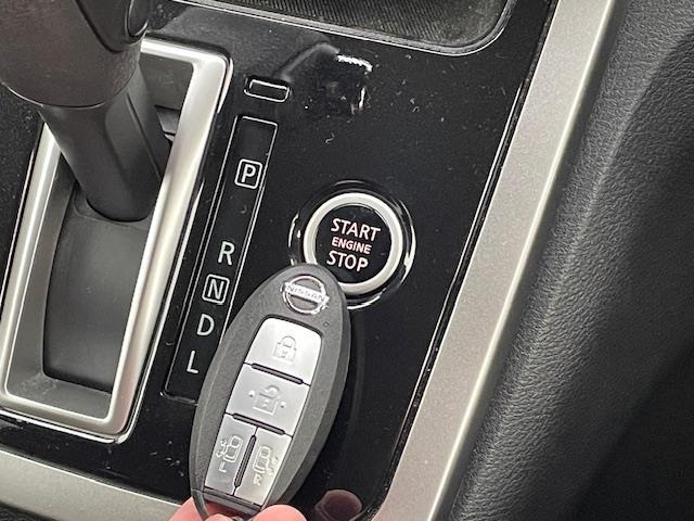 セレナ ハイウェイスター　純正ナビ　アラウンドビューモニター　パーキングアシスト　エマージェンシーブレーキ　コーナーセンサー　クルーズコントロール　横滑り防止　両側パワースライドドア　前席シートヒーター　スマートキー（15枚目）