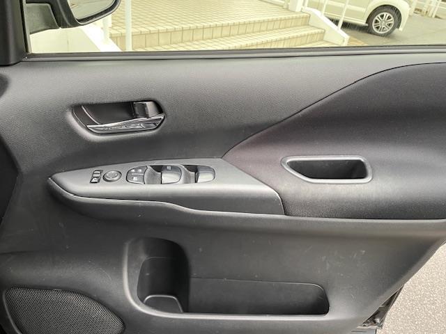 セレナ ハイウェイスター　純正ナビ　アラウンドビューモニター　パーキングアシスト　エマージェンシーブレーキ　コーナーセンサー　クルーズコントロール　横滑り防止　両側パワースライドドア　前席シートヒーター　スマートキー（23枚目）