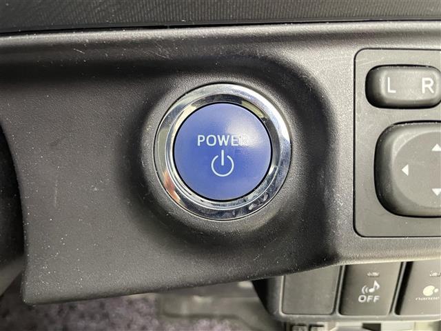 アクア Ｓ　純正ナビ　ＣＤ／ＤＶＤ／Ｂｌｕｅｔｏｏｔｈ／フルセグ　ドラレコ　シートヒーター　バックカメラ　ＥＴＣ　オートライト　プッシュスタート　スマートキ（9枚目）