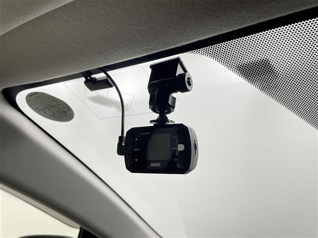 アクア Ｓ　純正ナビ　ＣＤ／ＤＶＤ／Ｂｌｕｅｔｏｏｔｈ／フルセグ　ドラレコ　シートヒーター　バックカメラ　ＥＴＣ　オートライト　プッシュスタート　スマートキ（17枚目）
