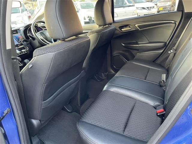 フィット １３Ｇ・Ｌパッケージ　ファインエディション　ナビ　バックカメラ　ＥＴＣ　クルコン　半皮席（8枚目）