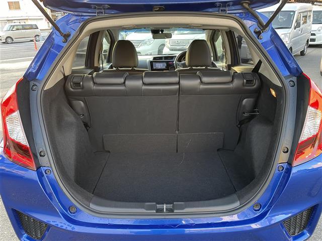 フィット １３Ｇ・Ｌパッケージ　ファインエディション　ナビ　バックカメラ　ＥＴＣ　クルコン　半皮席（10枚目）