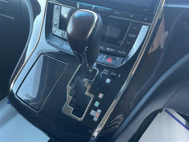 アルファード ２４０Ｓ　社外１０型ナビ　フルセグ　ＡＭ／ＦＭ　ＣＤ／ＤＶＤ　Ｂｌｕｅｔｏｏｔｈ接続　フリップダウンモニター　両側パワースライドドア　バックカメラ　ＥＴＣ　ＨＩＤオートライト　前後コーナーセンサー（12枚目）