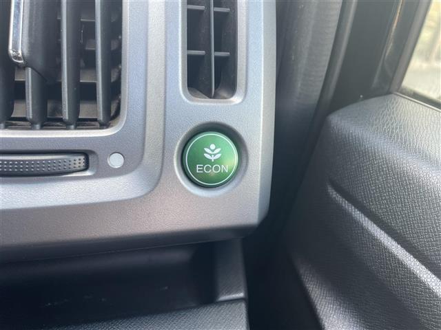 ステップワゴンスパーダ Ｚ　クールスピリット　社外９型メモリーナビ（ＡＶＮ－ＺＸ０２ｉ）フルセグ／ＣＤ／ＤＶＤ／ＢＴ　バックカメラ　社外フリップダウンモニター　両側パワースライドドア　パドルシフト　ＨＩＤオートライト　ＥＴＣ　横滑り防止（13枚目）